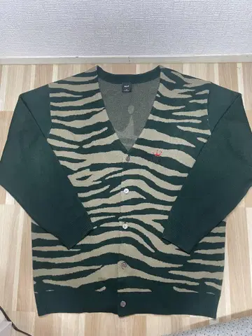 HUF 호랑이 패턴 가디건