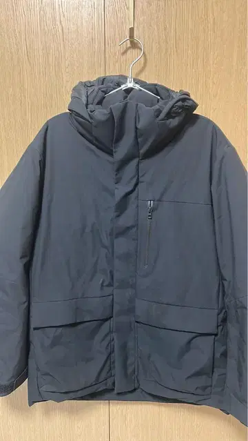 블랙 다운 자켓 탈부착 후드 부착