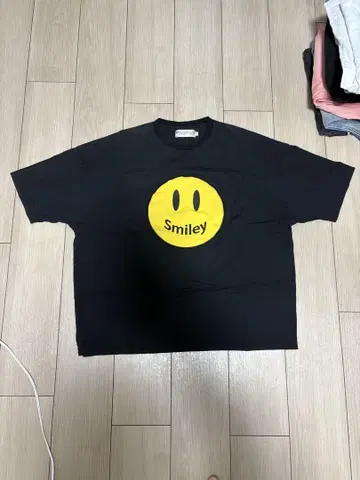 SMILEY FACE by Rings 티셔츠