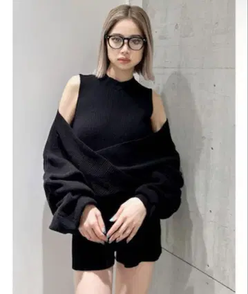 블랙 리브 오프숄더 셋업