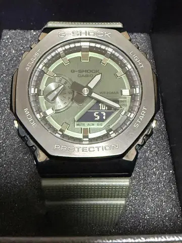 카시오 G-SHOCK GM-2100B-3AJF 그린 다이얼 새상품급