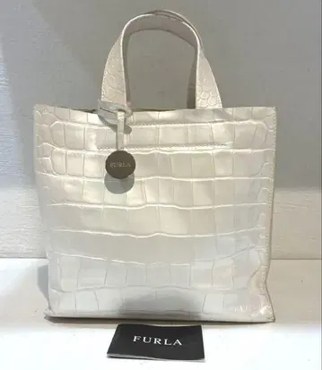 [새상품급] FURLA 악어 엠보 가죽 미니 토트백 화이트
