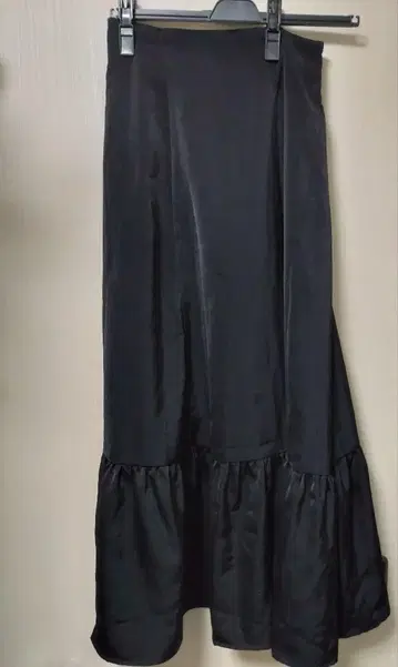이토미 블랙 플레어 스커트 티어드