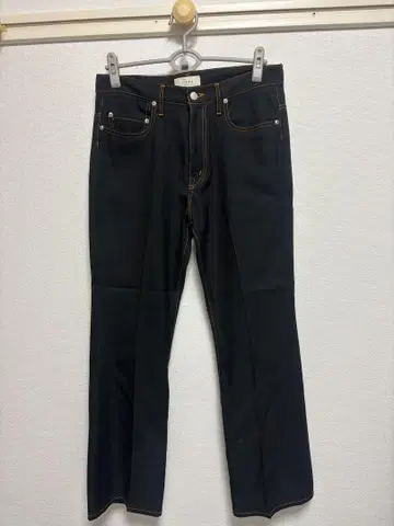 JieDa 블랙 플레어 팬츠 대비 스티치 부츠컷