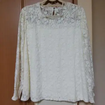 아이보리 플라워 레이스 긴팔 블라우스