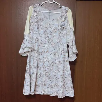 앙크루즈 꽃무늬 프릴 소매 미니 원피스 블루 그레이