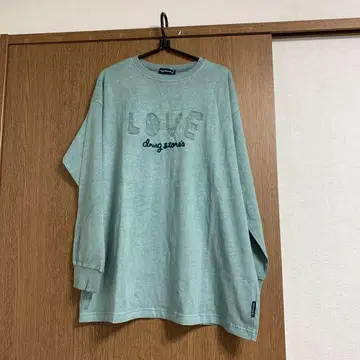 drug store's LOVE 자수 긴팔 T셔츠