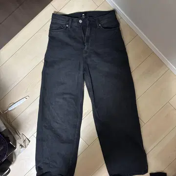 H&M 배기 핏 블랙 데님 팬츠