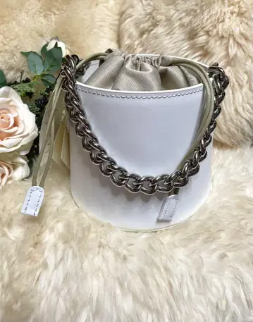 MADE IN ITALY MILOS 미로스 화이트 체인 핸드백