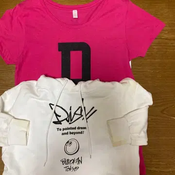 핑크 T셔츠와 DISY 후드티 세트