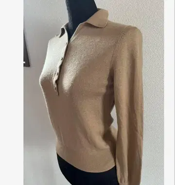 베이지 폴로 칼라 긴팔 니트