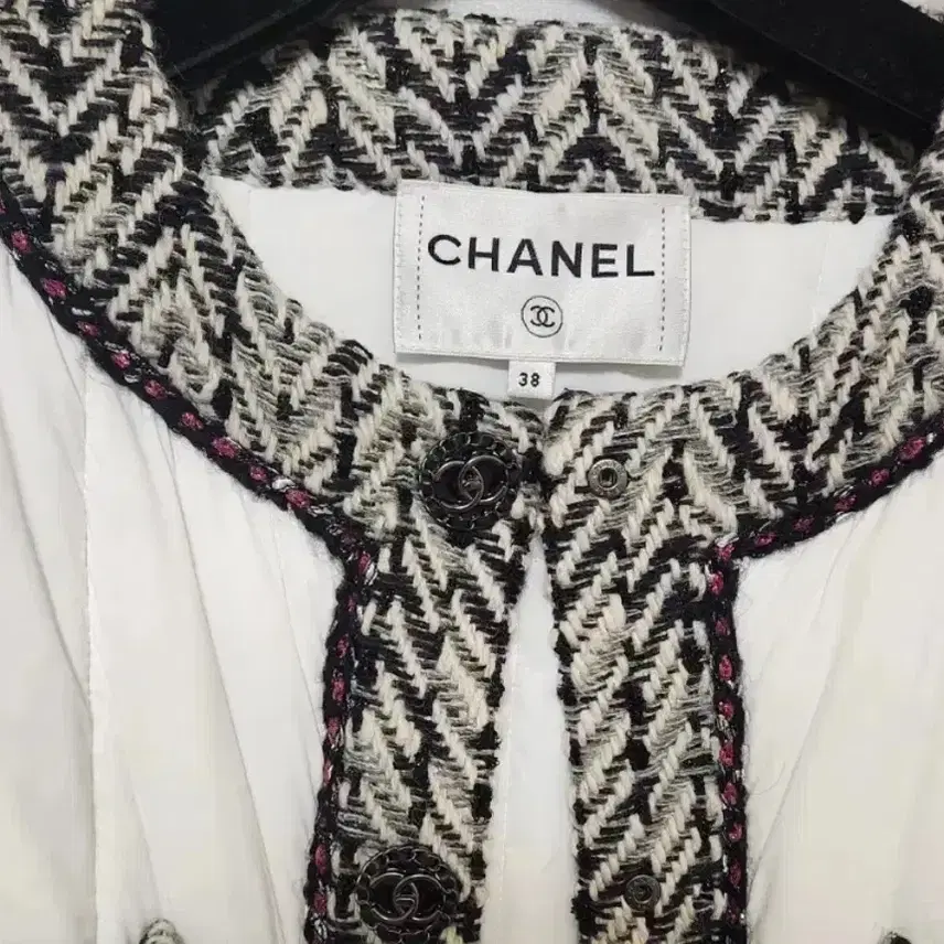 샤넬 CHANEL 트위드 스팽글 퀼팅패딩 코트 사진 3