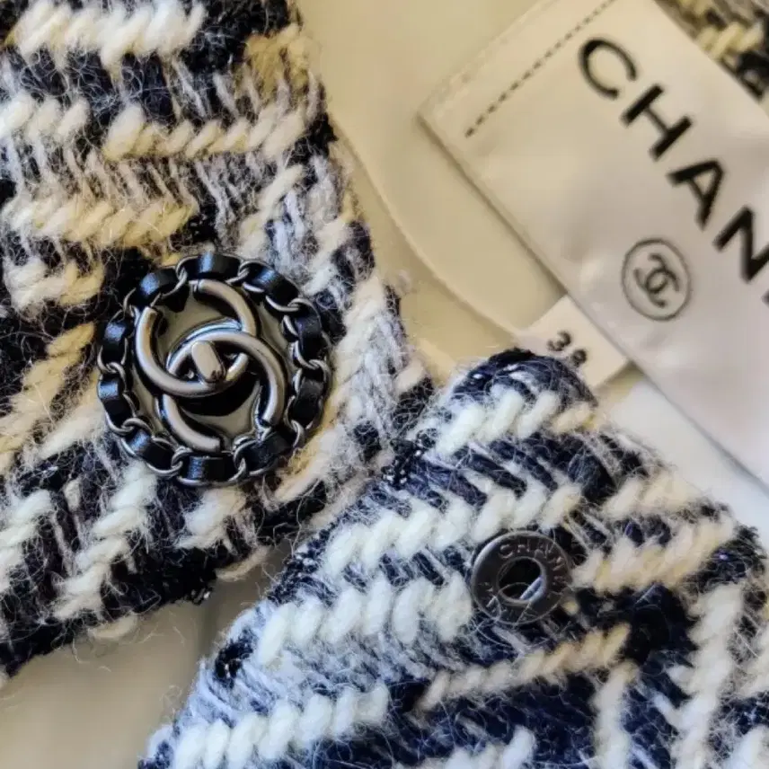 샤넬 CHANEL 트위드 스팽글 퀼팅패딩 코트 사진 4