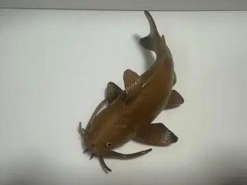메기 피규어 브라운