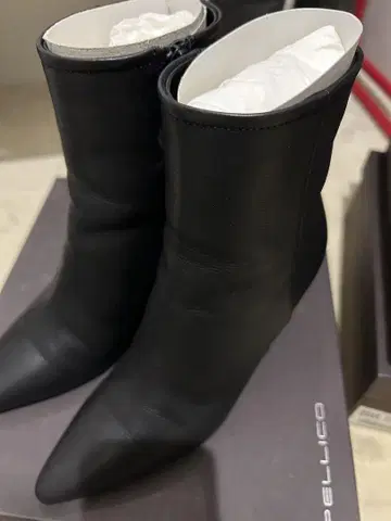 PELLICO 블랙 스틸레토 부티