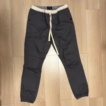 BEAMS 100명품 그레이 헬스장 팬츠 M 사이즈