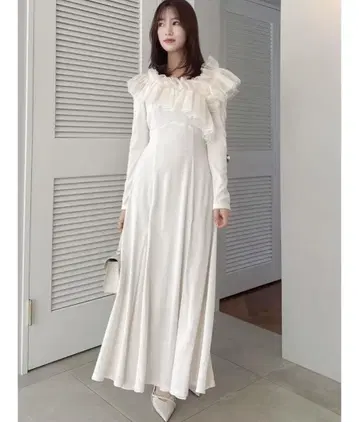 dazzlin 크로스 프릴 컷 원피스 아이보리