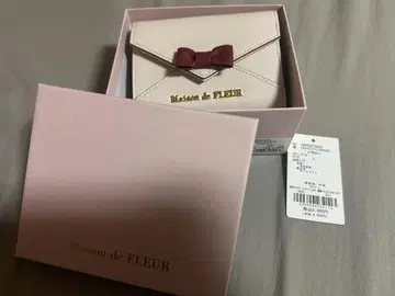 Maison de FLEUR 리본 포함 3단 폴더형 지갑