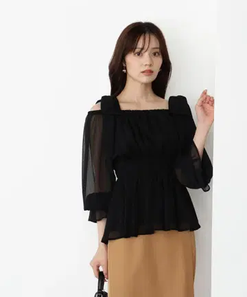 새상품급 숄더 리본 셔링 블라우스 PROPORTION