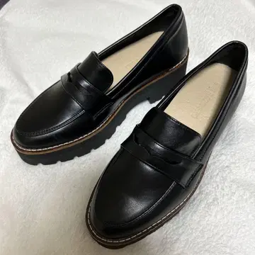 새상품급 RODESKO 블랙 통굽 로퍼 코인 로퍼 블랙 23cm