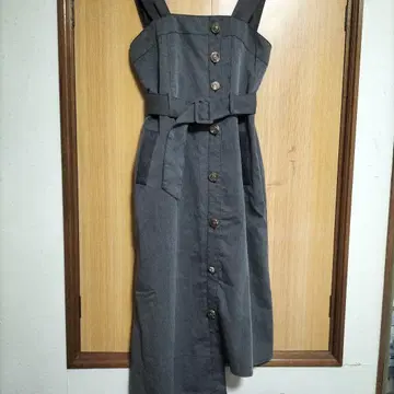 axes femme 다크 그레이 버튼 스트랩 원피스