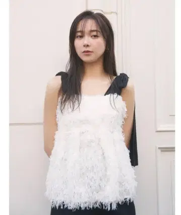 화이트 페더라이크 리본 뷔스티에