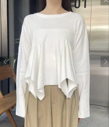 페탈 플레어 풀오버, 크루넥, 화이트, 깔끔한