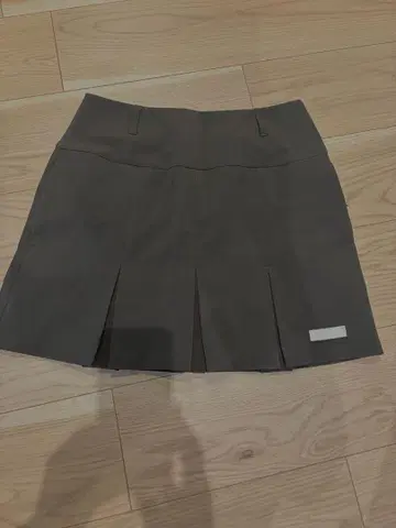 데상트 골프 카키 스커트 M