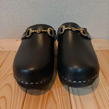 MOHEDA TOFFELN 비트 사보 샌들 TRIM BLACK