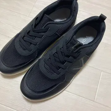바이오닉 블랙스니커즈 25