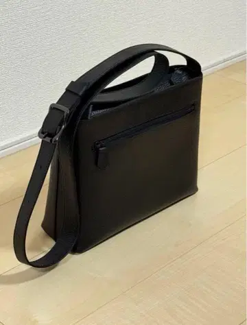 HushTug 해시태그 가죽 숄더백 미사용