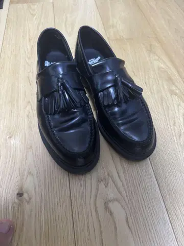 Dr. Martens 블랙 로퍼