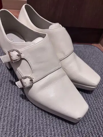 RANDA 버클 힐 펌프스