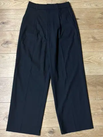 [ 새상품급 ] 턱 와이드 팬츠 UNIQLO 블랙 M 사이즈