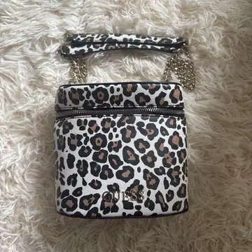 GUESS 레오파드 무늬 숄더백