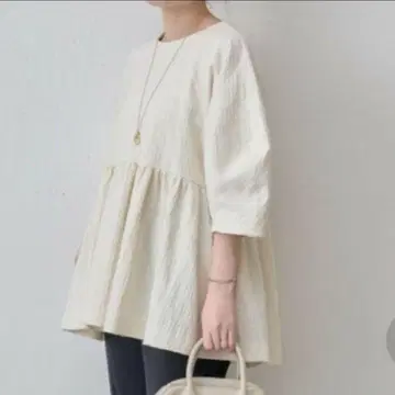 새상품 비어즐리 퍼커링 자카드 절개 개더 블라우스 화이트
