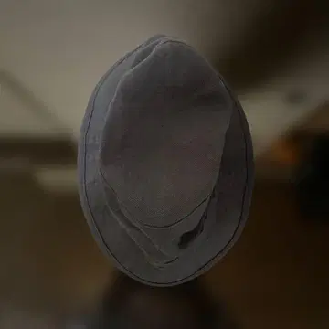 네이비 버킷햇 로고 포함, 뒷면은 줄무늬 리버서블