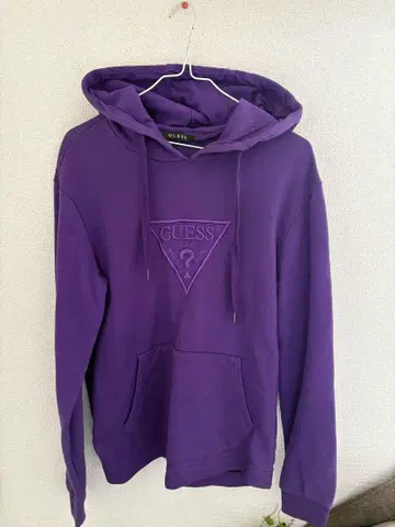 GUESS 퍼플 후드티 M 사이즈