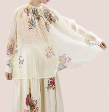 INJIRI 아이보리 꽃무늬 자수 긴팔 셔츠