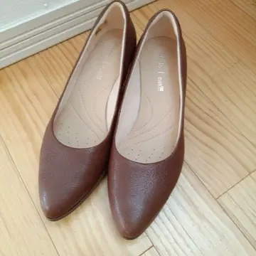 Clarks 브라운 가죽 펌프스 US 8M