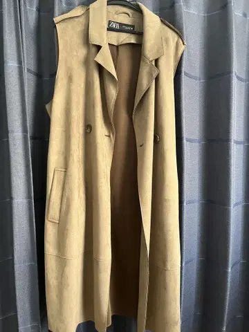 ZARA 베이지 슬리브리스 코트