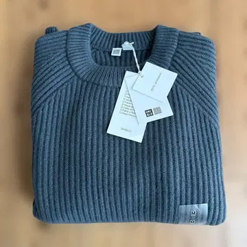미사용 새상품 Uniqlo U 라무 리프 크루넥 스웨터