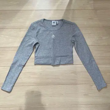 adidas 그레이 긴팔 크롭 티셔츠 롱티