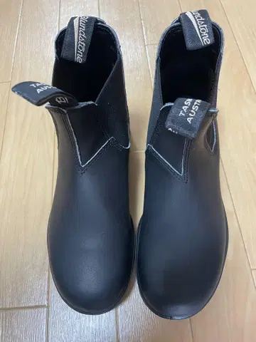 Blundstone 사이즈 4