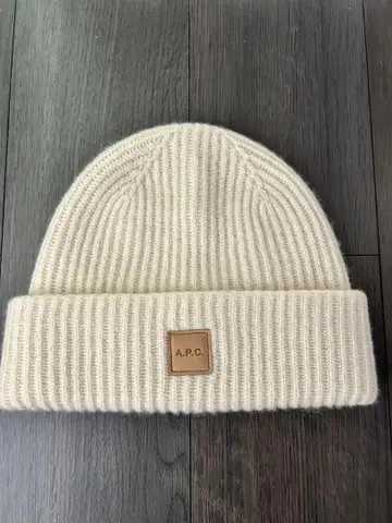 A.P.C. 리브 니트 모자 M 크림