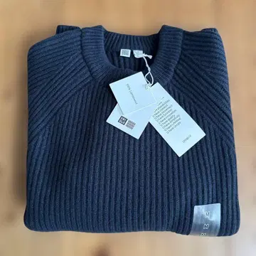 미사용 새상품 Uniqlo U 라무 리브 크루넥 스웨터