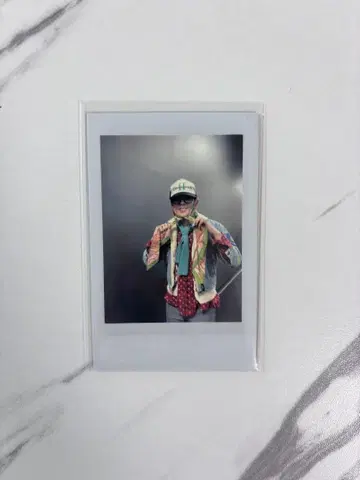 G-DRAGON 폴라로이드