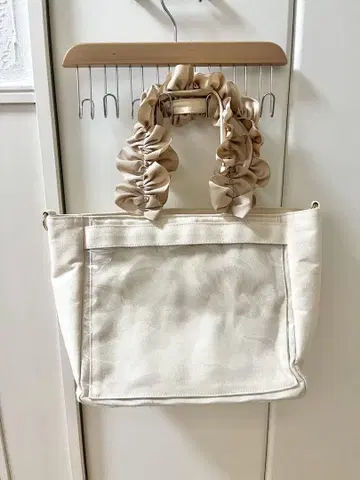 자카마트 이타백 핸드 프릴 토트백 베이지
