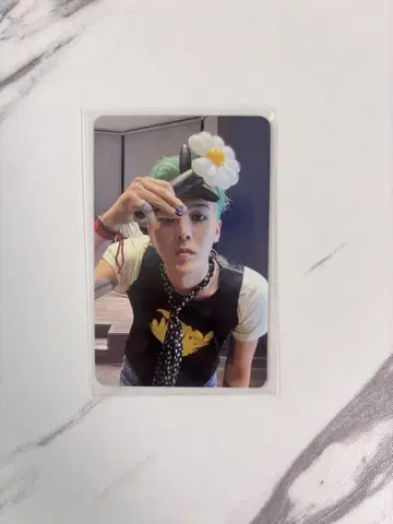 G-DRAGON 폴라로이드
