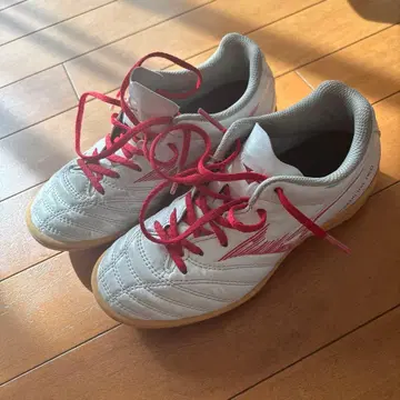 새상품급 Mizuno 풋살화 화이트/레드 20.5cm